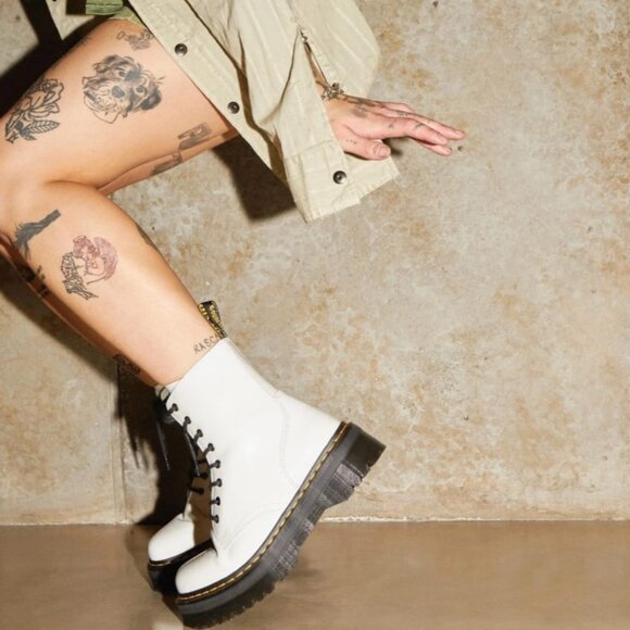 Dr. Martens Shoes - NWOB Original DR. MARTENS 1460 Smooth Leather Lace Up Boots‎ Size 10 White 11821